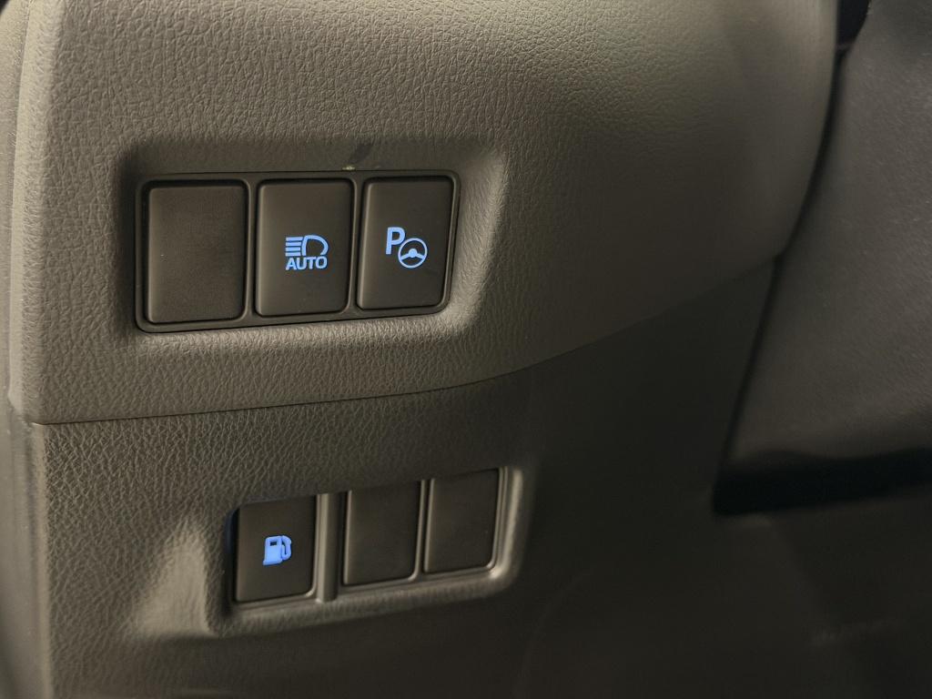 Toyota C-hr 1.8 hybrid executive