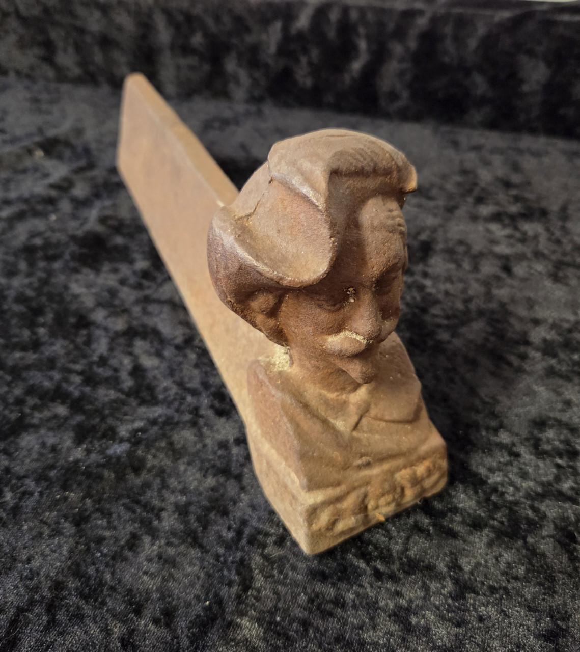 Stoere ijzeren deurstopper