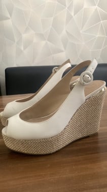 Guess sleehak sandalen maat 37
