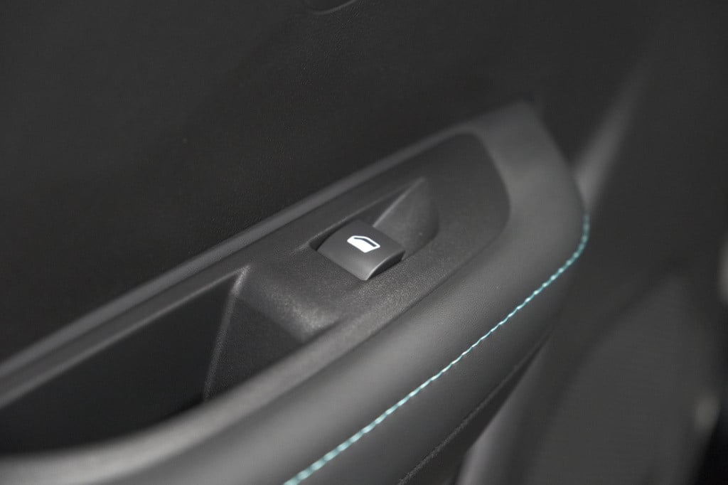 Peugeot 208 puretech 100 allure pack | camera | apple carplay | stoelverwar
