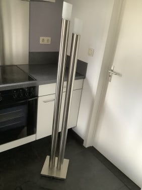 Staande lamp 160cm hoog, 2-lichts. Met schakelaar.
