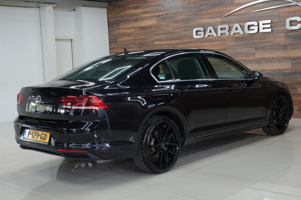 Volkswagen Passat 1.6 tdi | acc | carplay | camera | pdc |