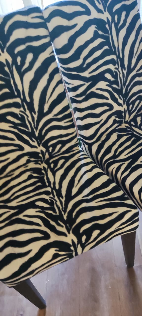 Super leuke set: 2x Zebra stoelen met of zonder wit metalen side table