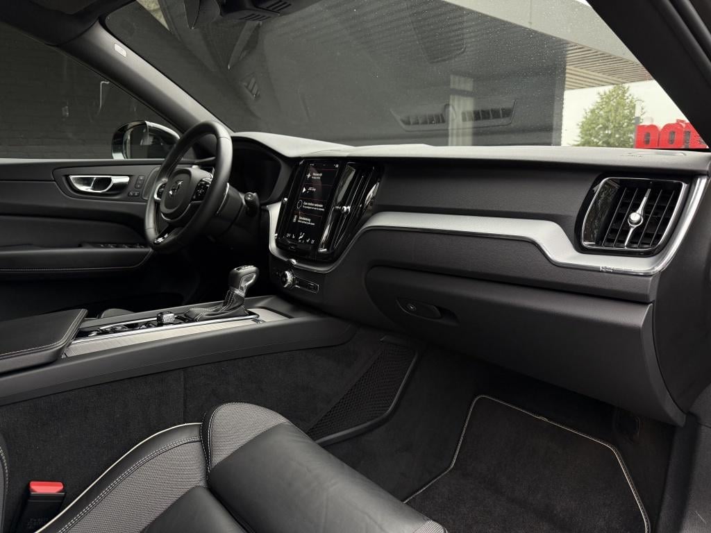 Volvo XC60 2.0 t5 awd r-design - trekhaak - 43.000km! -