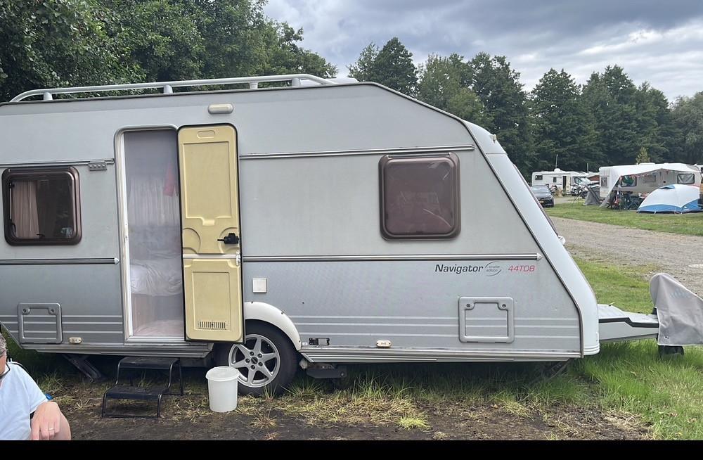 Kip caravan - Navigator 44TDB uit 2002 met mover en nieuwe accu
