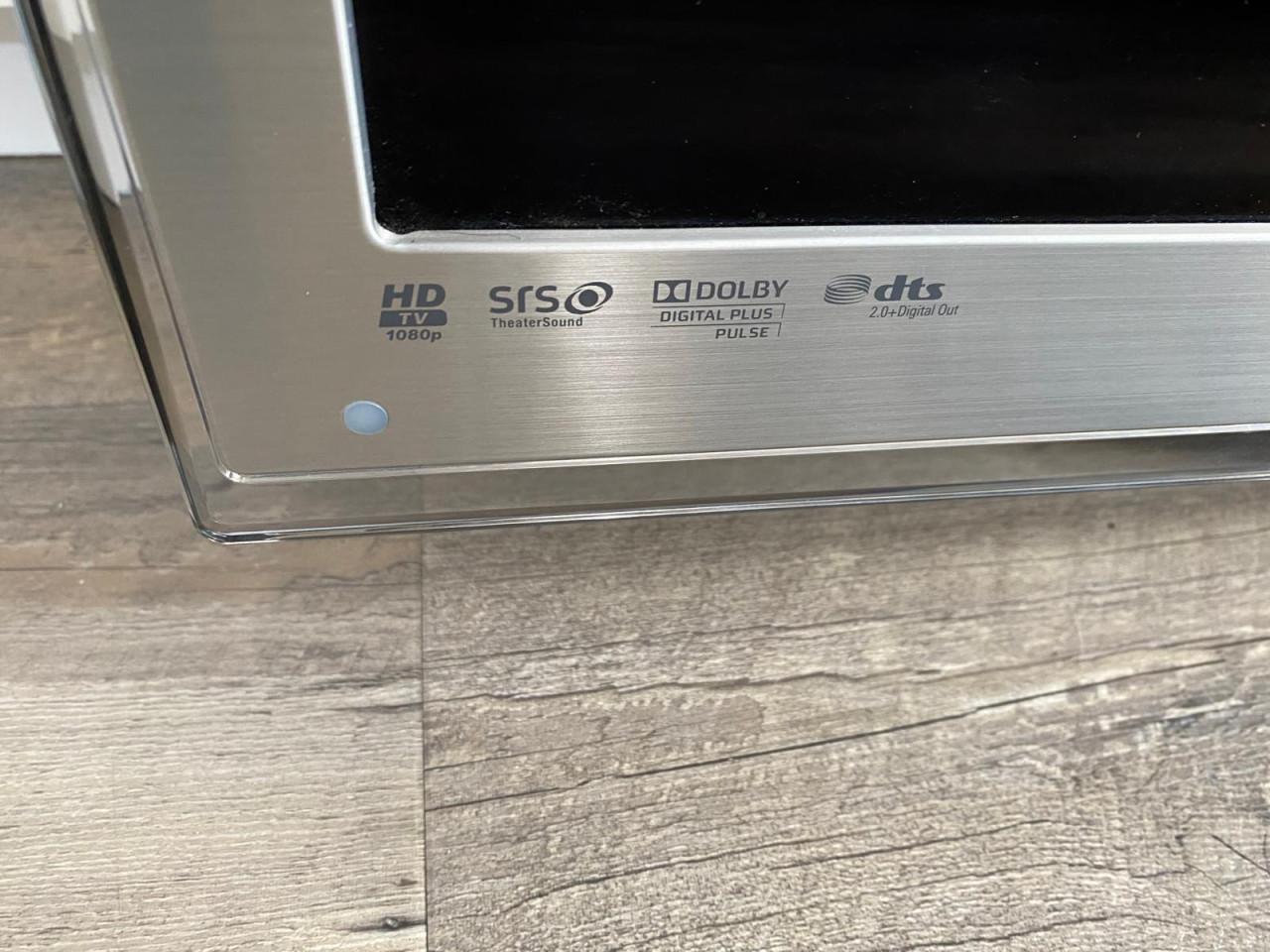 40 inch Samsung tv (Samsung UE40C8700)