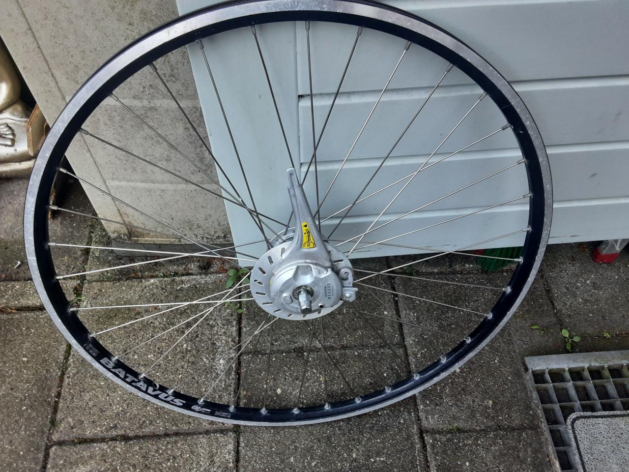 Batavus 28 inch nexus voorwiel, naafdynamo, rollerbrake rem