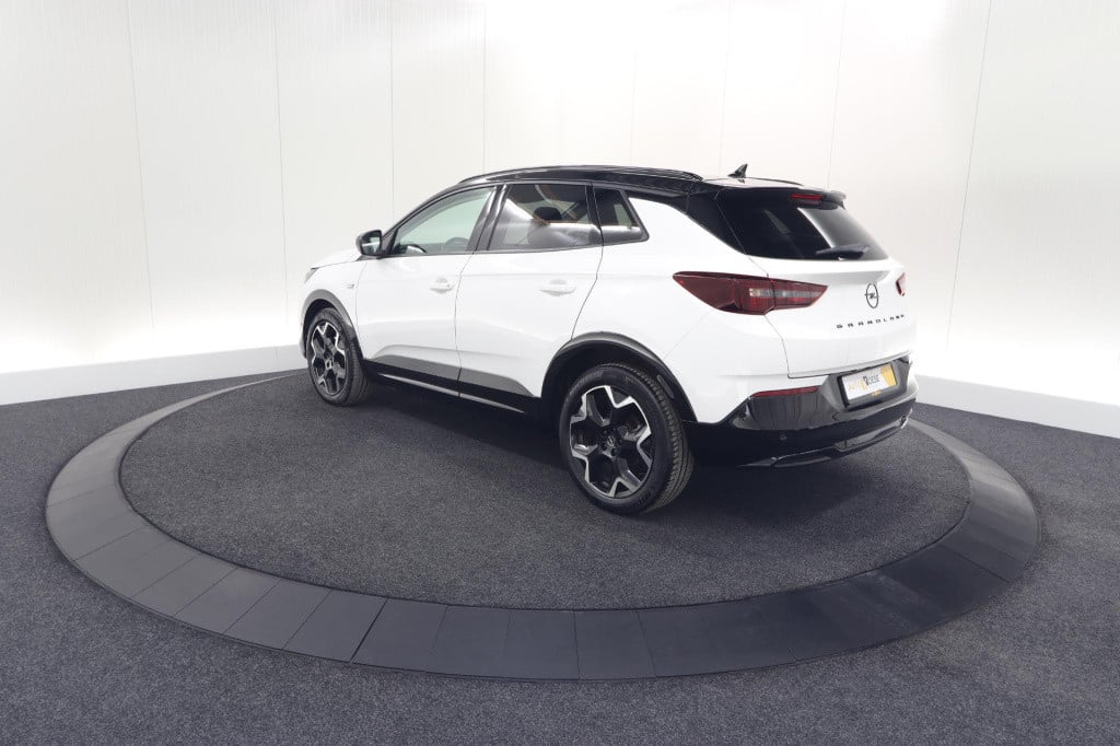Opel Grandland turbo 130 at8 ultimate | camera | adaptieve cruise control |