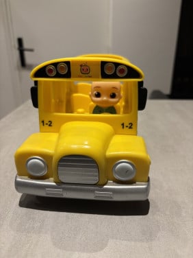Cocomelon zingende bus