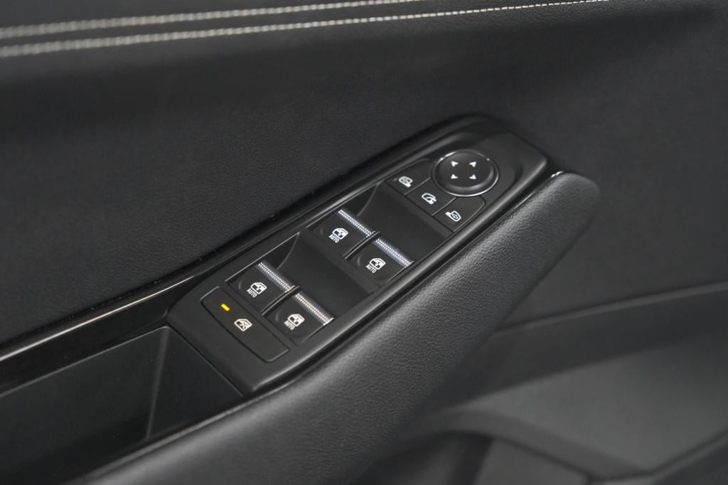 Renault Austral 1.2 e-tech full hybrid 200 techno | 360 camera | panoramada