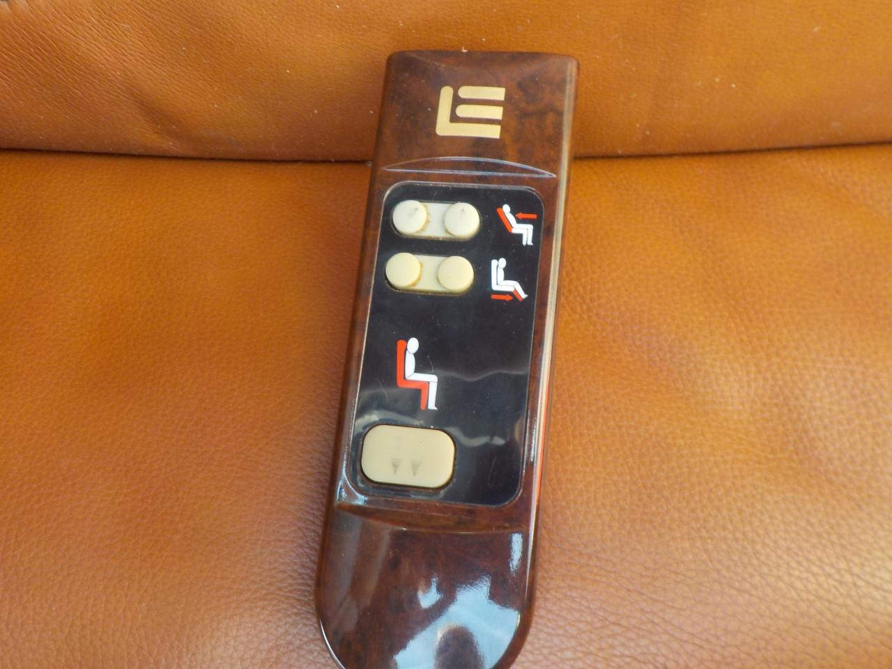 Mooie kwaliteit leren  elektrische sta-op relax fauteuil in goede staat