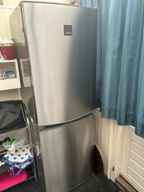 Koelkast met diepvries