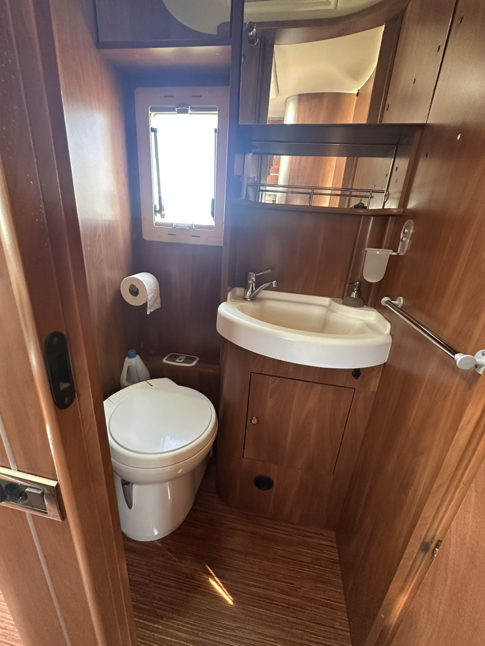 Ruime Laika Kreos 3012 – Half Integraal met Queensbed | Slechts 53.434 km