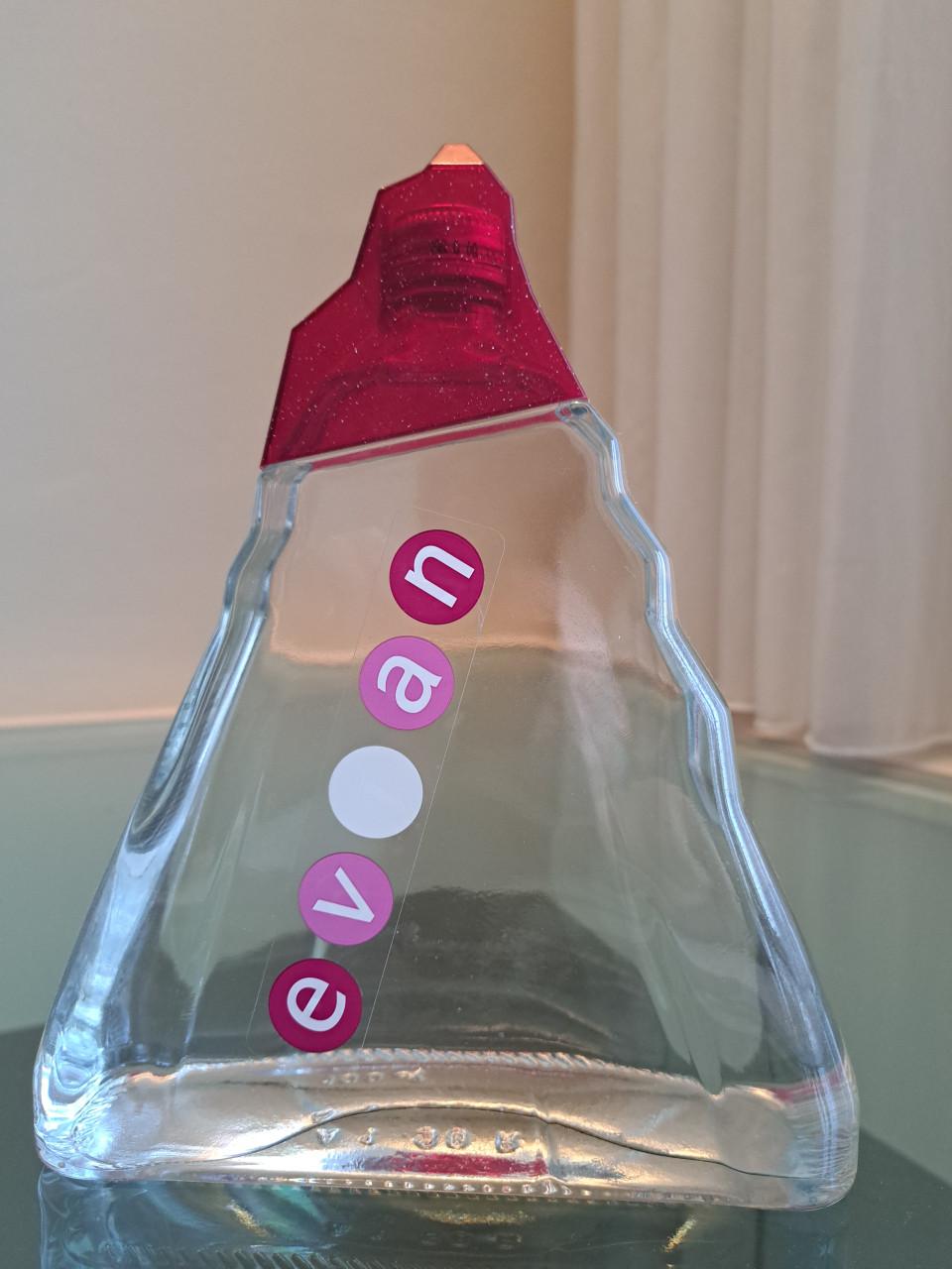 Evian glazen drinkflessen