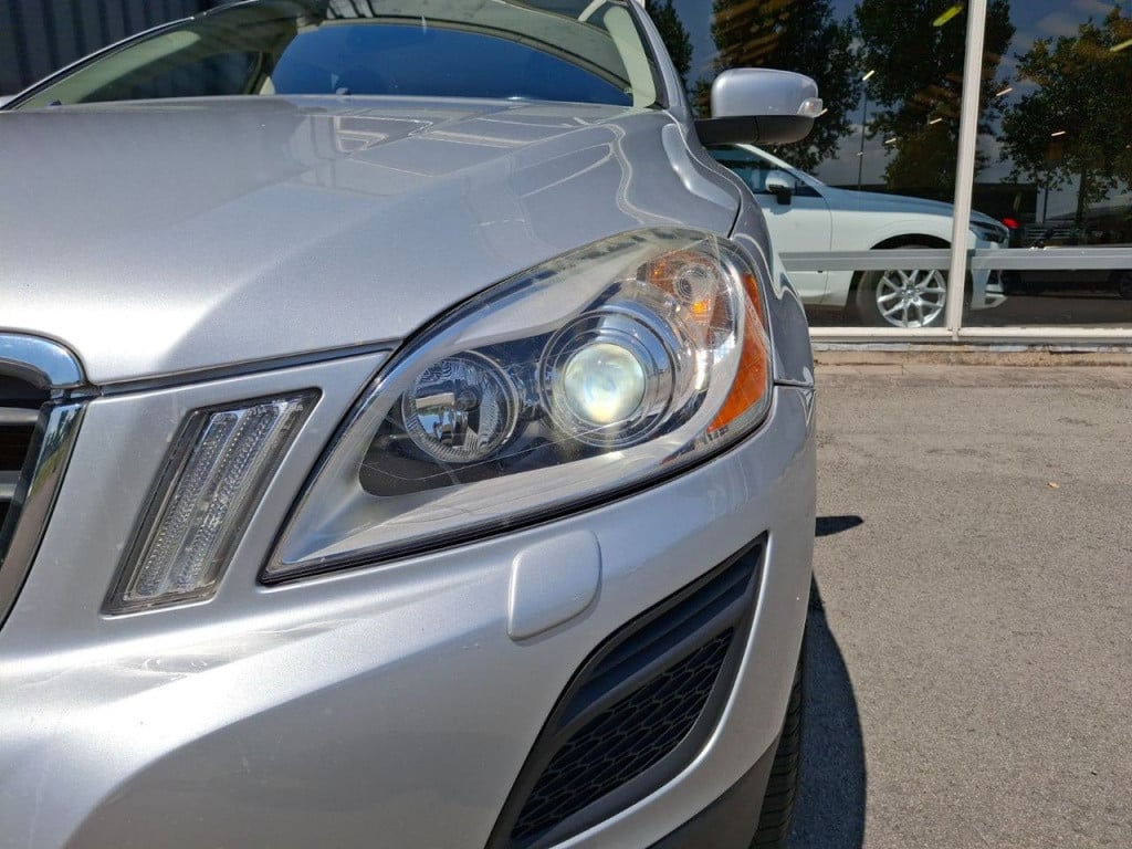 Volvo XC60 2.0 t5 kinetic xenon | leder | dealer onderhouden!