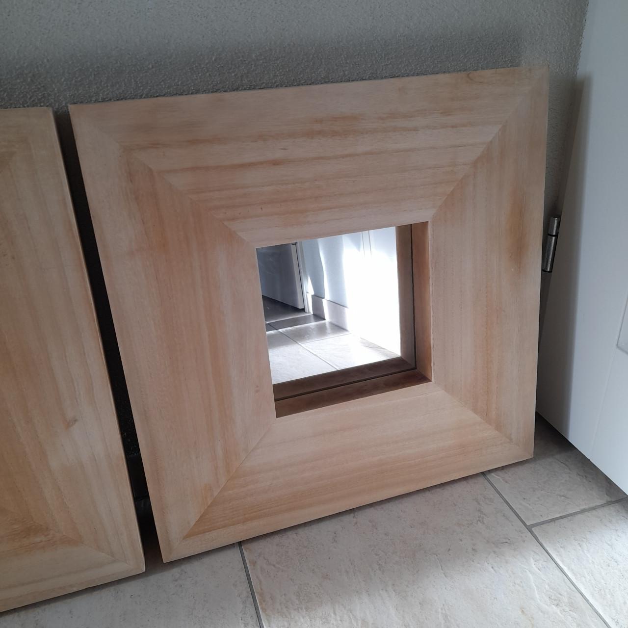 2 SUPER leuke spiegels ( in goede nette staat ) 50 x 50 x 5