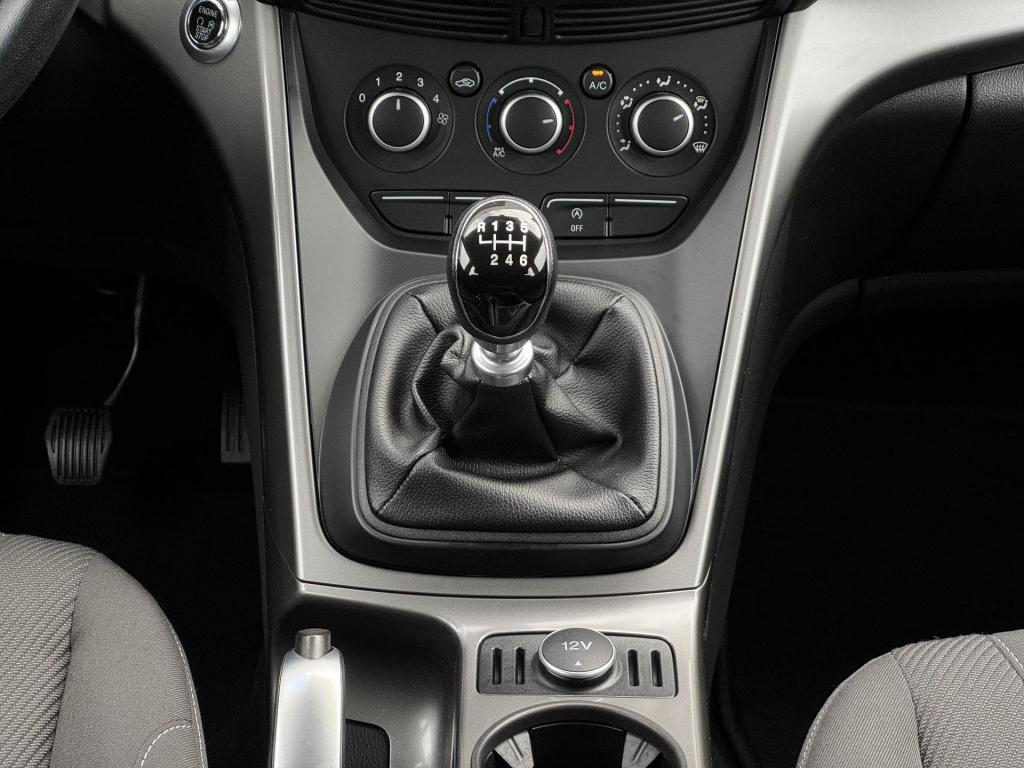 Ford Kuga 1.5 trend nl-auto, 1800kg trekgewicht!