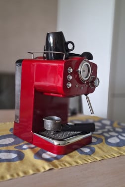 Espresso machine QUIGG, donkerrood
