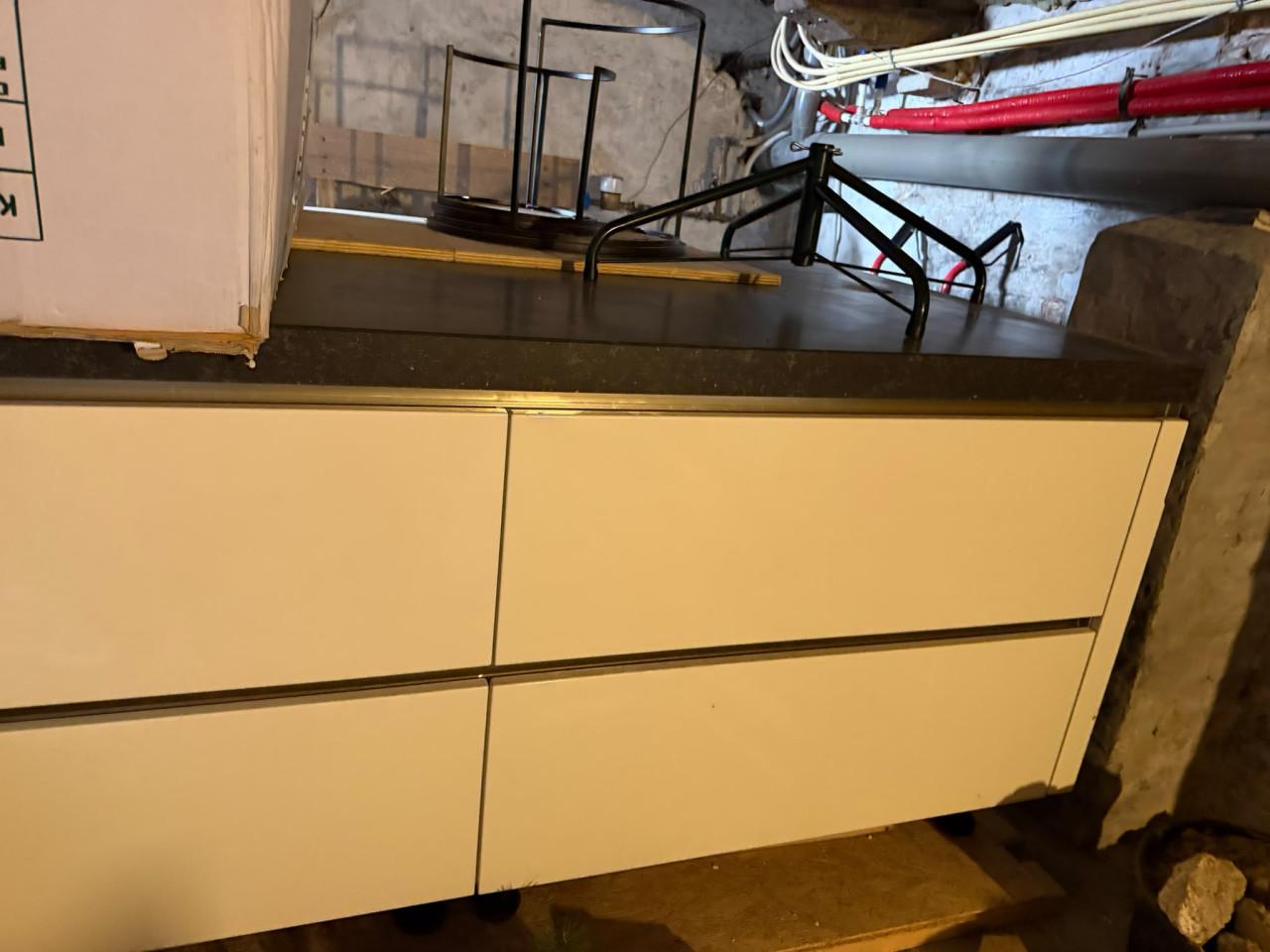 KEUKEN MET COMPOSIETBLAD – GRATIS AF TE HALEN - ZELF DEMONTEREN