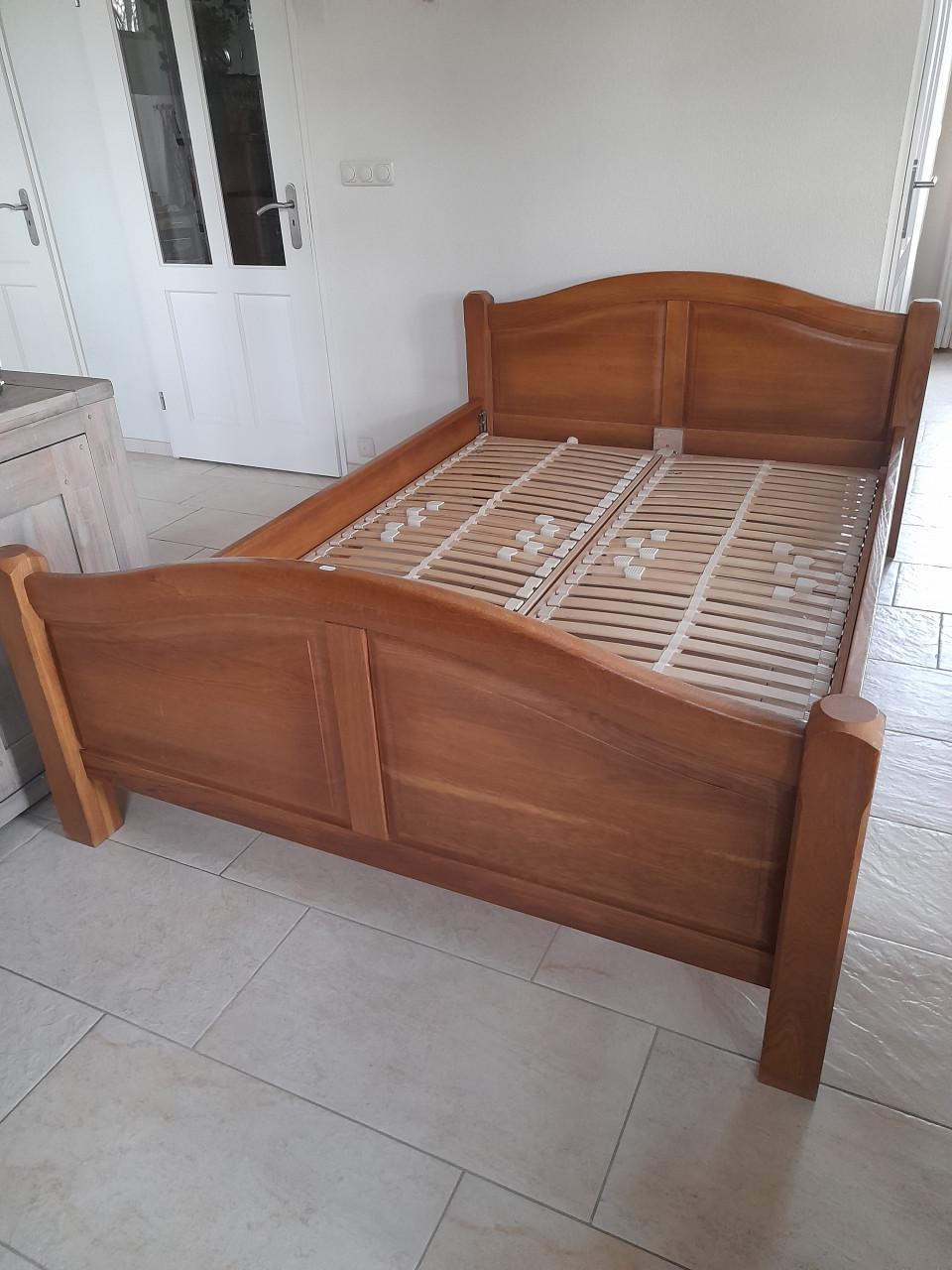Stevig houten 2 p. bed 140 x 200 ( in goede staat )