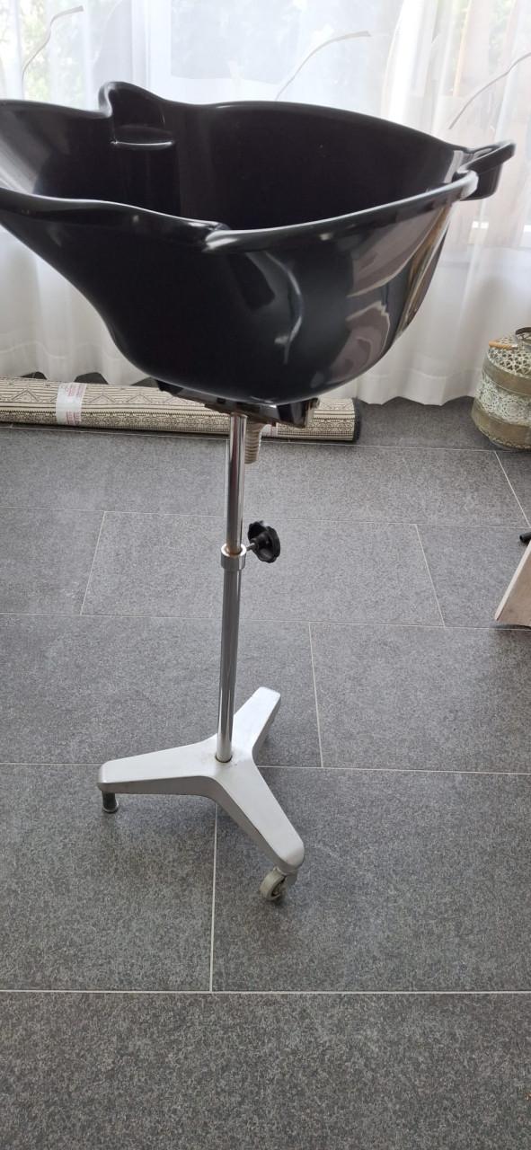 Kantelbare kapperswasbak