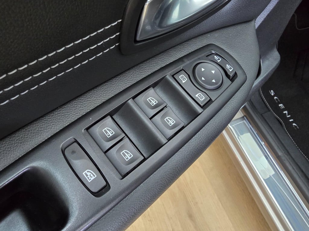 Renault Scenic occasion 2.0 dynamique 5 persoons met grote kofferbak | clim