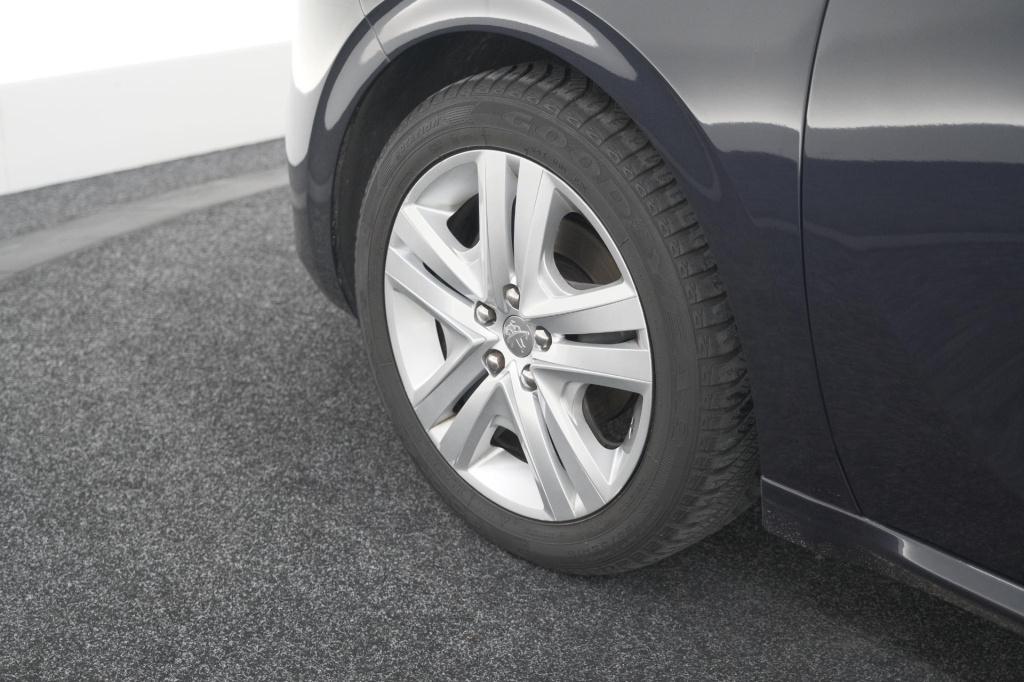 Peugeot 208 puretech 82 signature | allseason banden | navigatie | parkeers