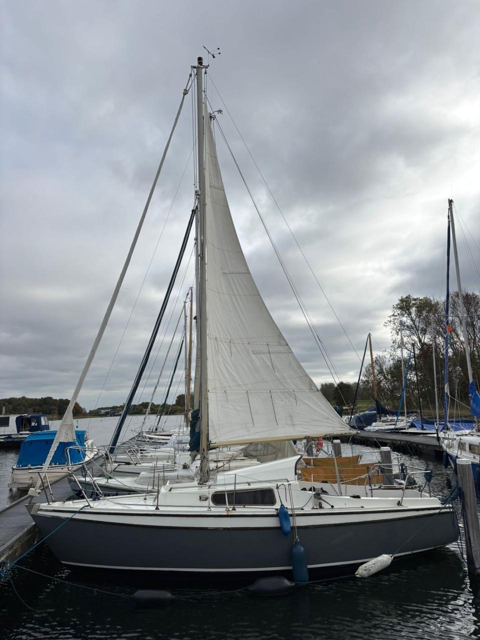 Kievit 680 kajuitzeilbootje