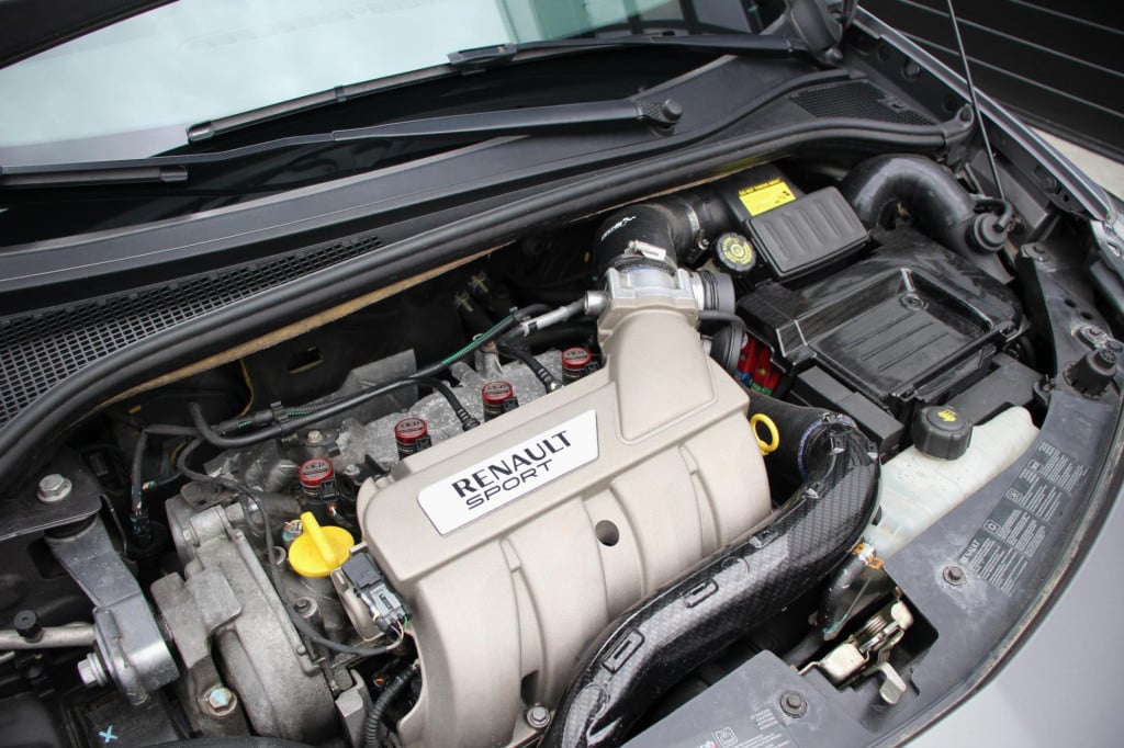Renault Clio 2.0 rs - ange et demon 99/99 - akrapovic - recaro - shortshift