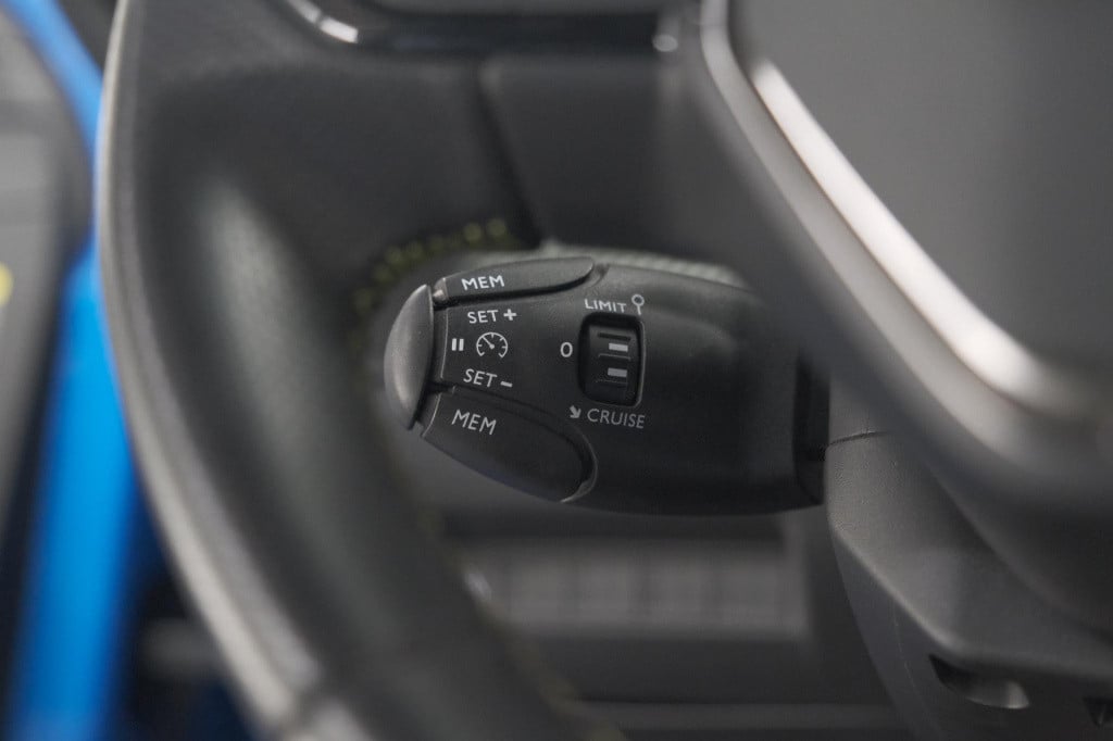 Peugeot 208 puretech 100 gt | camera | dodehoekdetectie | apple carplay | s