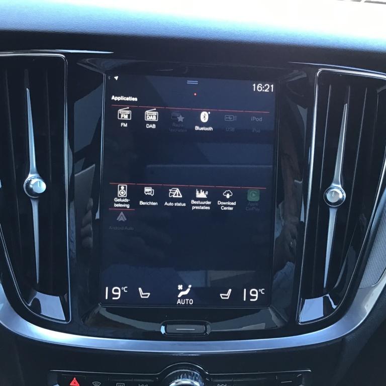 Volvo V60 t8 390pk awd r-design| full options ! trekhaak