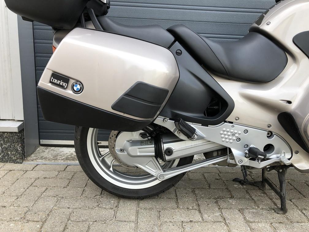 In nieuwstaat zijnde BMW R1100RT uit 2001 met slechts 59dkm, €1995,-