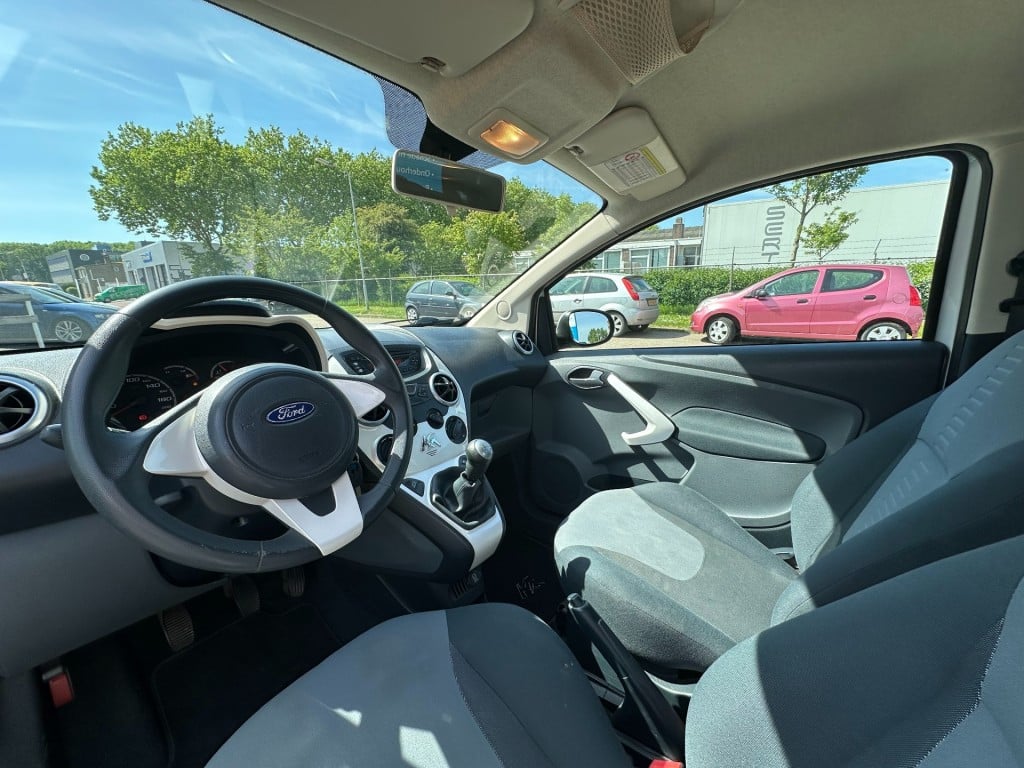 Ford KA 1.2 titanium airco lm velgen lage km stand org. nl