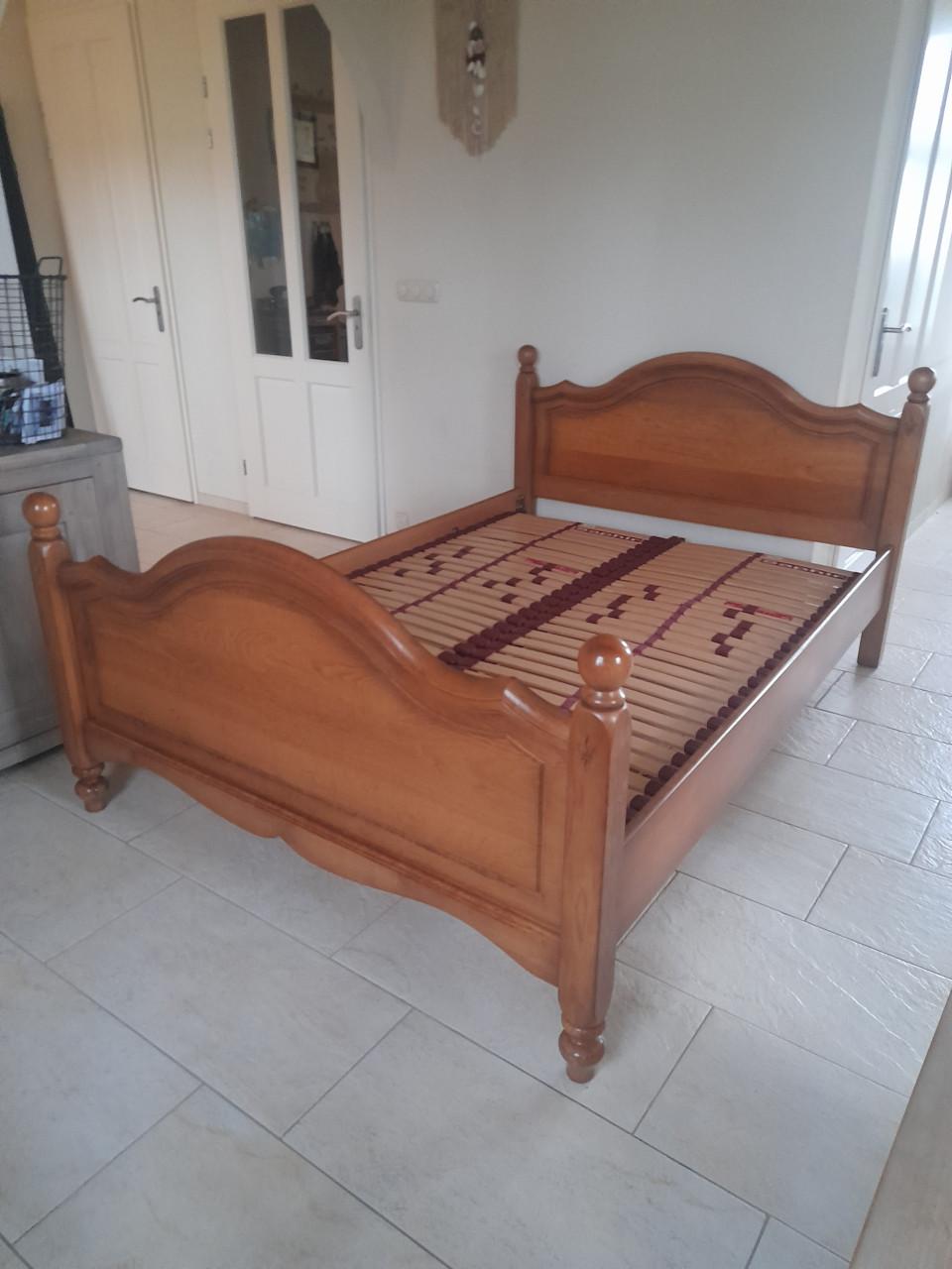 140 x 200 Massief houten bed ( in goede staat )