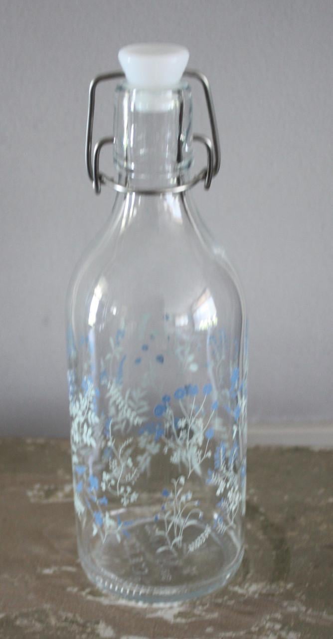 Glazen fles met bloemen print