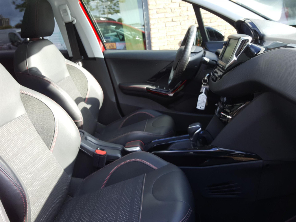 Peugeot 2008 1.2 puretech 110pk gt-line (vol)automaat eat6 navi | bt | park