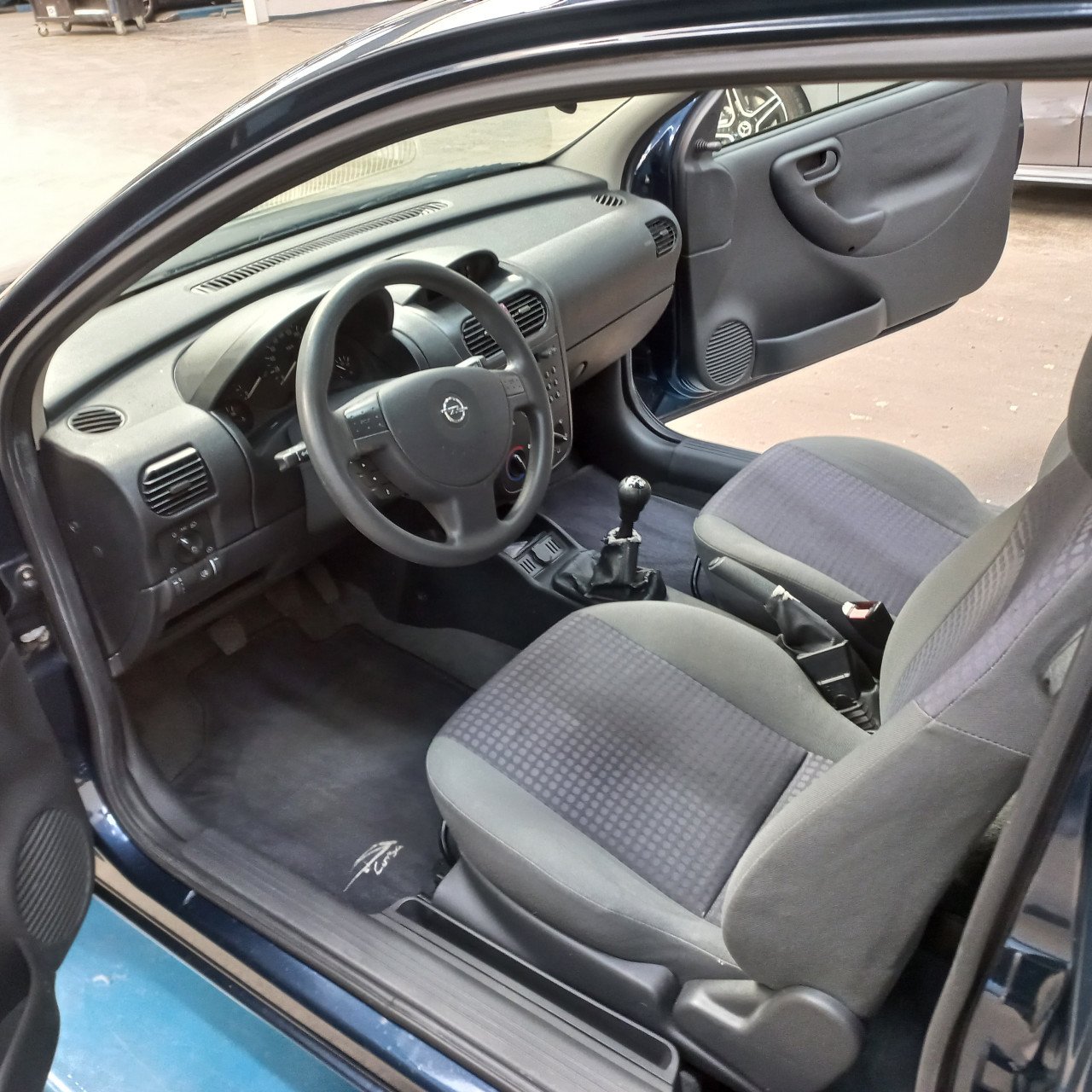 Mooie Opel Corsa 1.2 N  met lage KM stand
