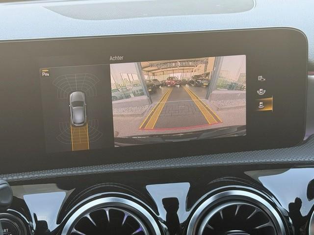Mercedes-Benz A-Klasse 180 business solution amg l panoramadak l sfeerverli