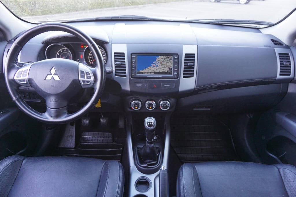 Mitsubishi Outlander 2.0 intro edition airco / navi / cruise / camera / lm 