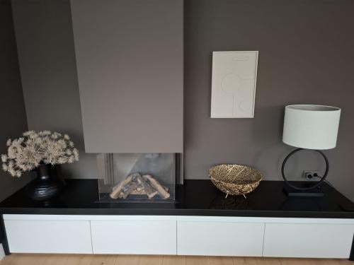 Mooie Helex I-Frame haard + maatwerk tv-/haardmeubel