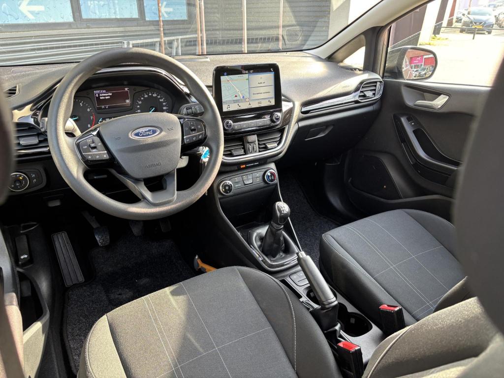 Ford Fiesta 1.1 trend navigation pack + trekhaak, nl-auto!