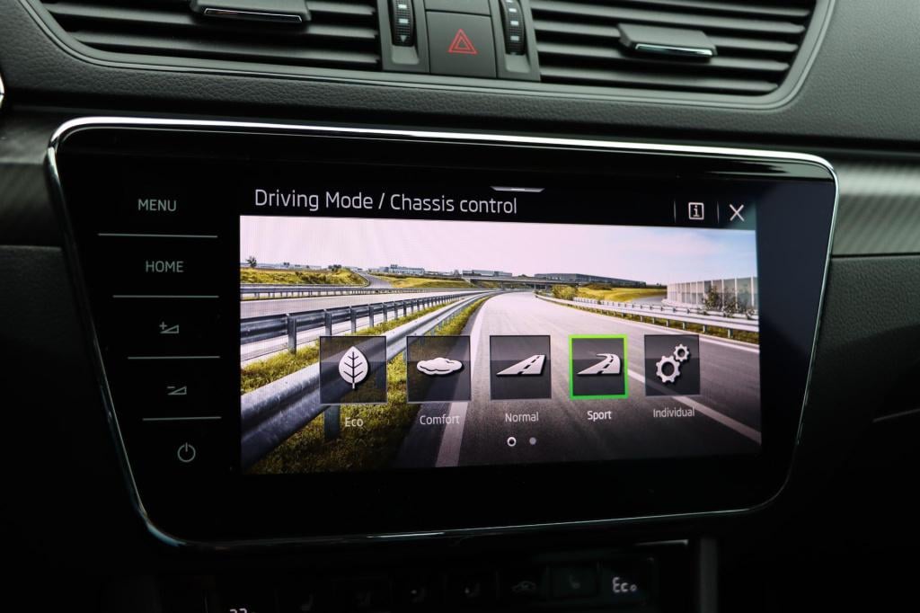 Skoda Superb combi 1.4 tsi iv sportline business 218pk dsg6