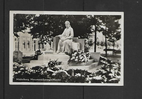 Ansichtkaart  A 201 Middelburg  monument koningin Moeder