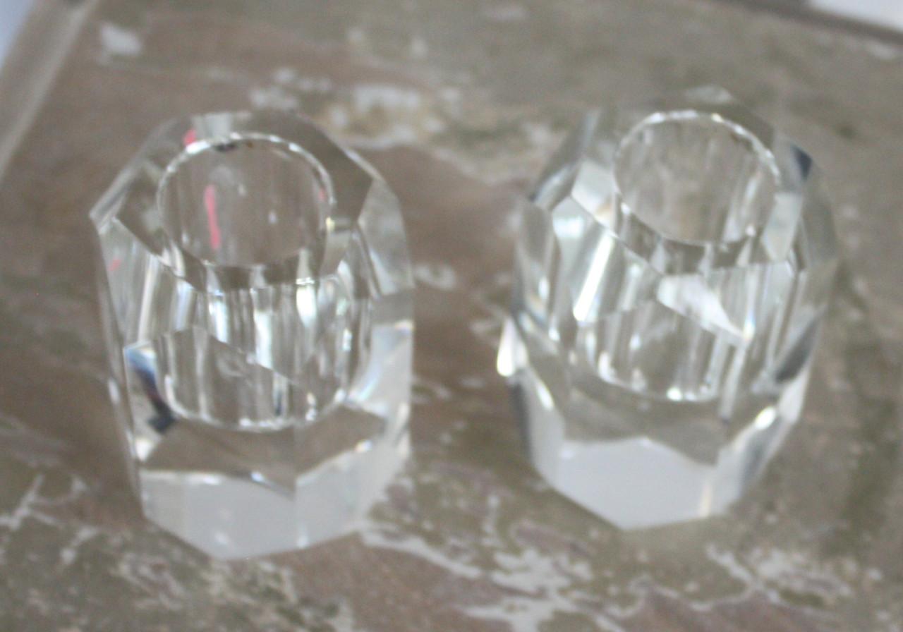 Set van 2 zware glazen kandelaars