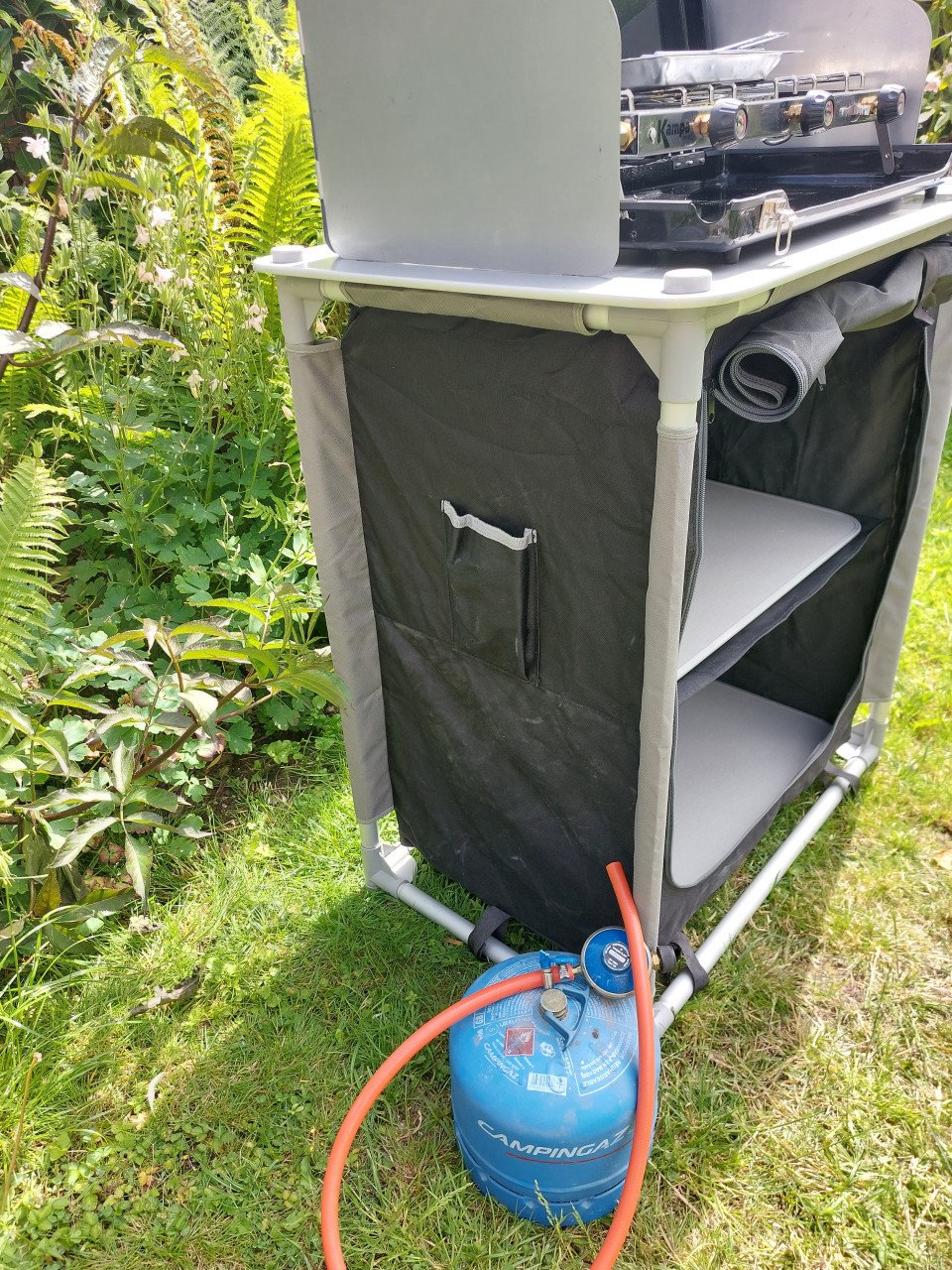Campingkast met gaskookstel en campingaz