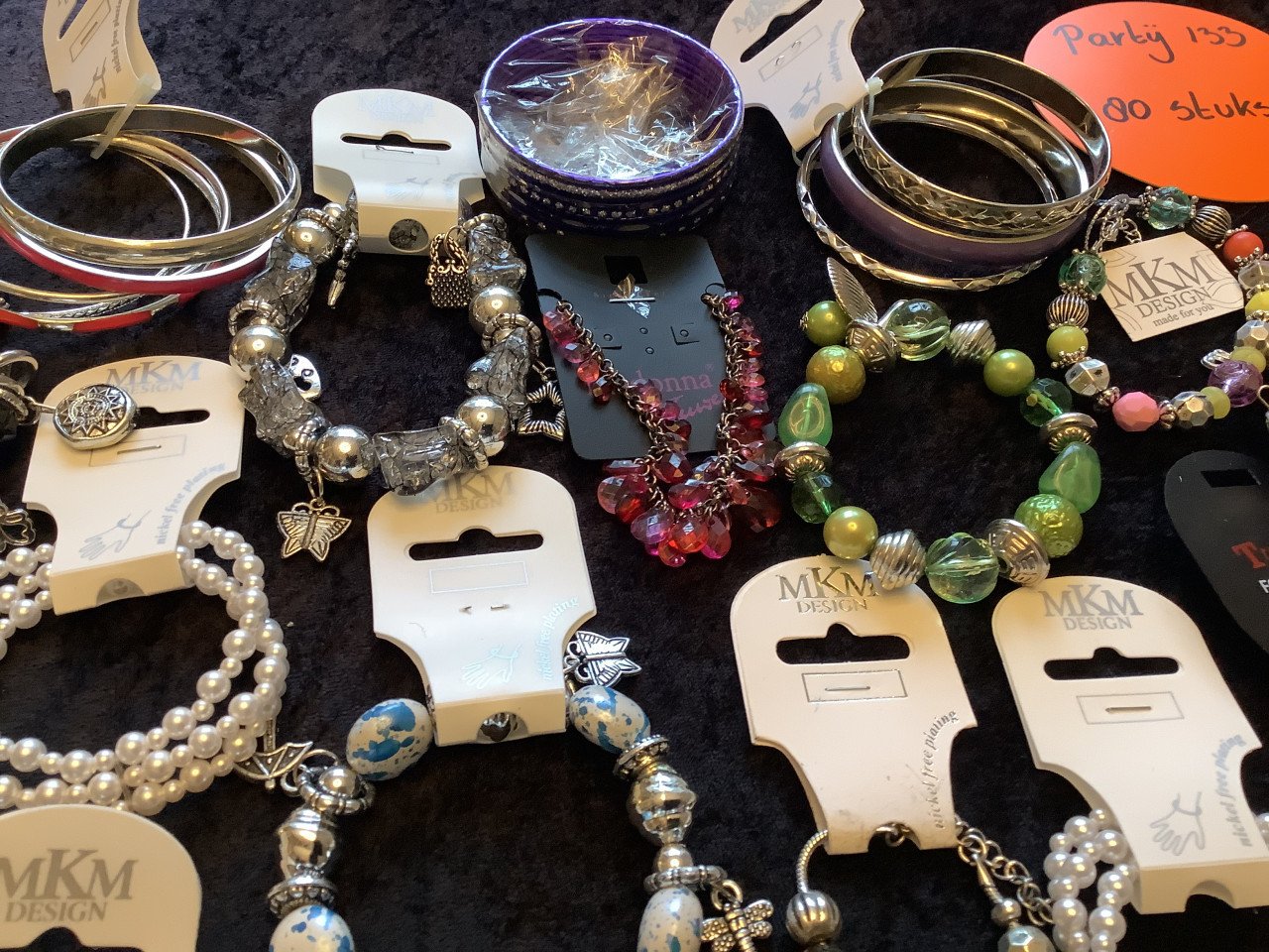 Partij diversen mooie armbanden. ( partij 133)