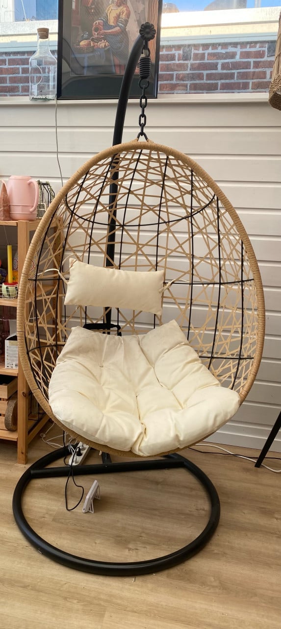 Hangstoelen eierstoel egg chair tuinstoel