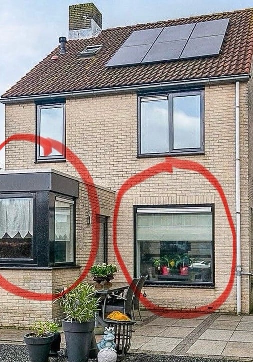 Meranti kozijnen met nieuwe beglazing.