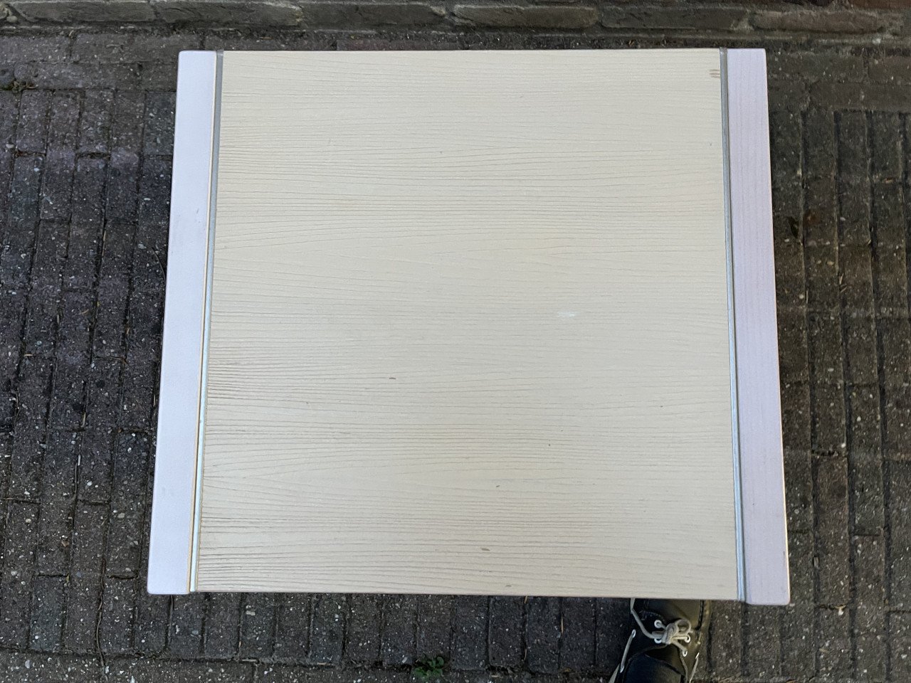 Mooi houten nachtkastje