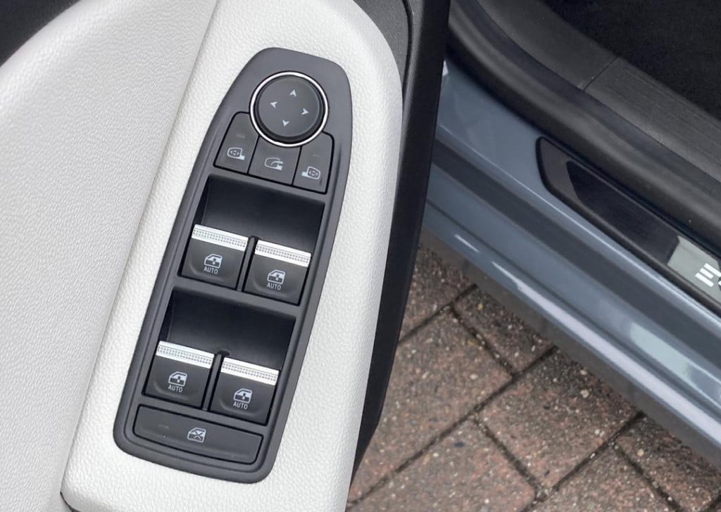 Renault Clio 1.6 e-tech hybrid 140 serie limitee e-tech